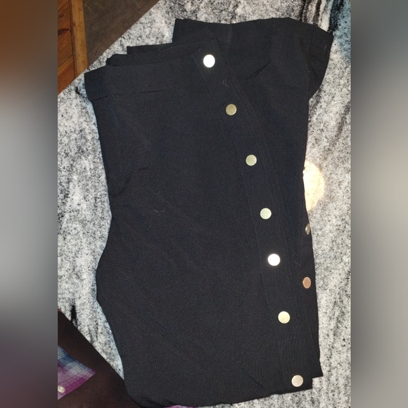 Romeo And Juliet Couture Black Button-Detail Women's Pants - Picture 4 of 9